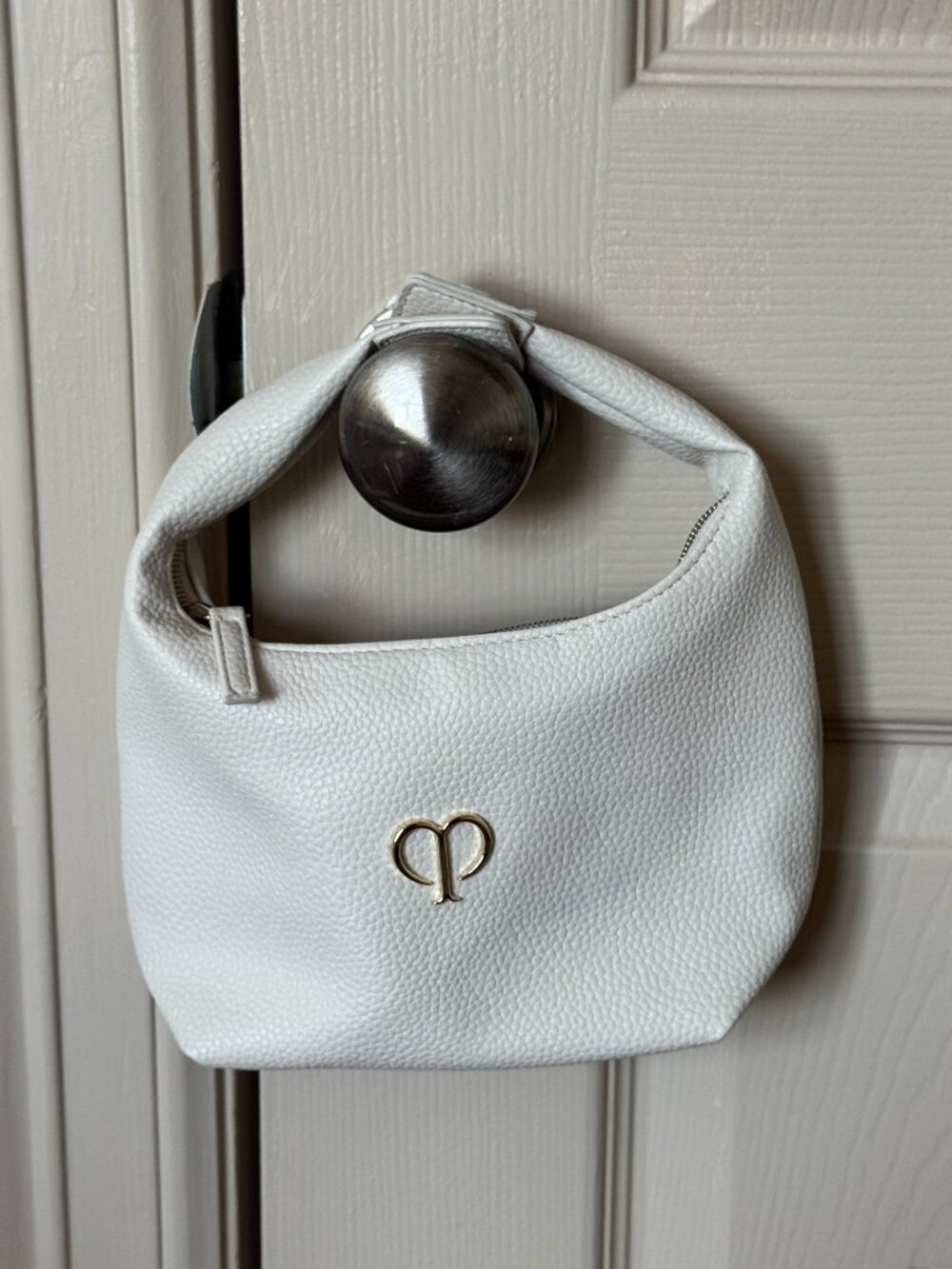 Cle de peau Cream/ivory small makeup bag